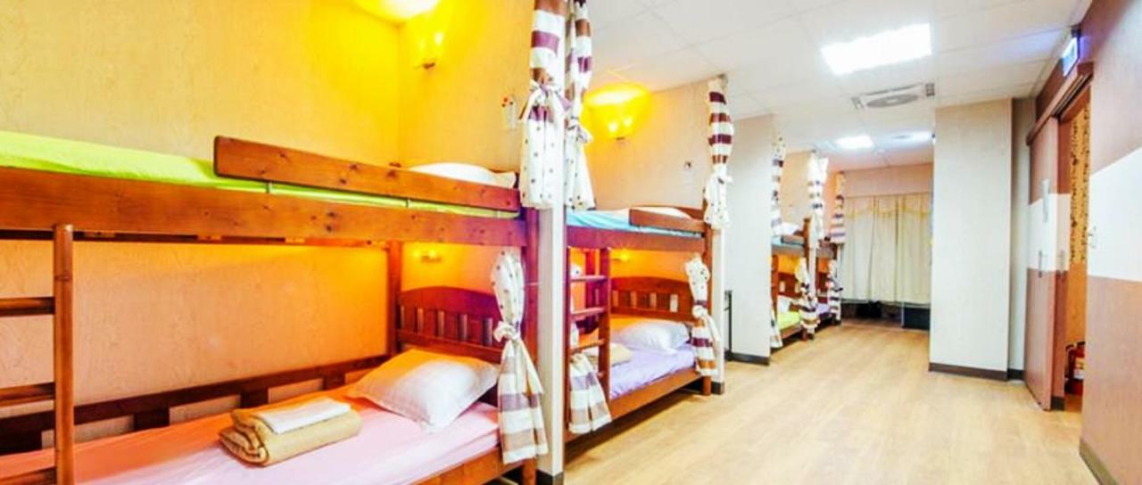 Non-Profit Bee Home Chilung Exteriör bild